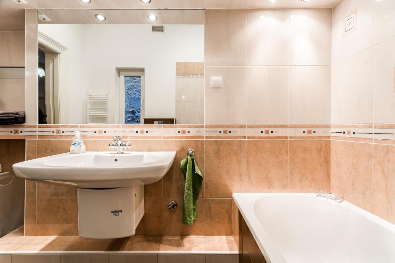 Berta - 4 Bedrooms, 3 Baths 부다페스트 외부 사진